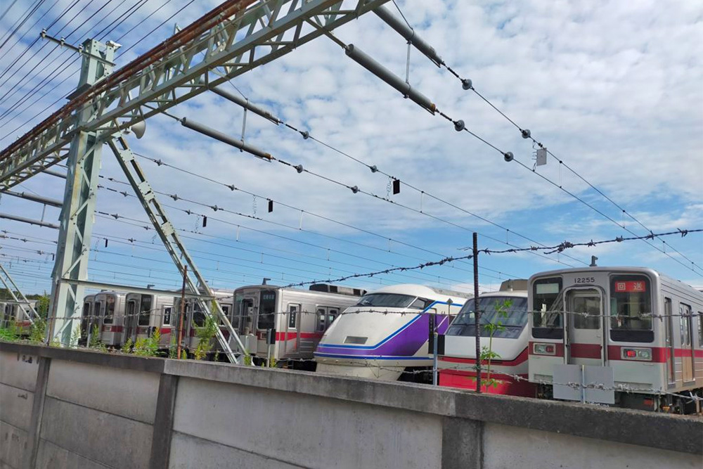 春日部の車両基地