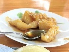 完成したいびり団子（上）と小麦まんじゅう（下）