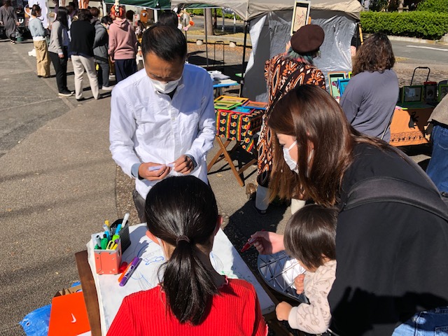 地域交流をする峰村さん