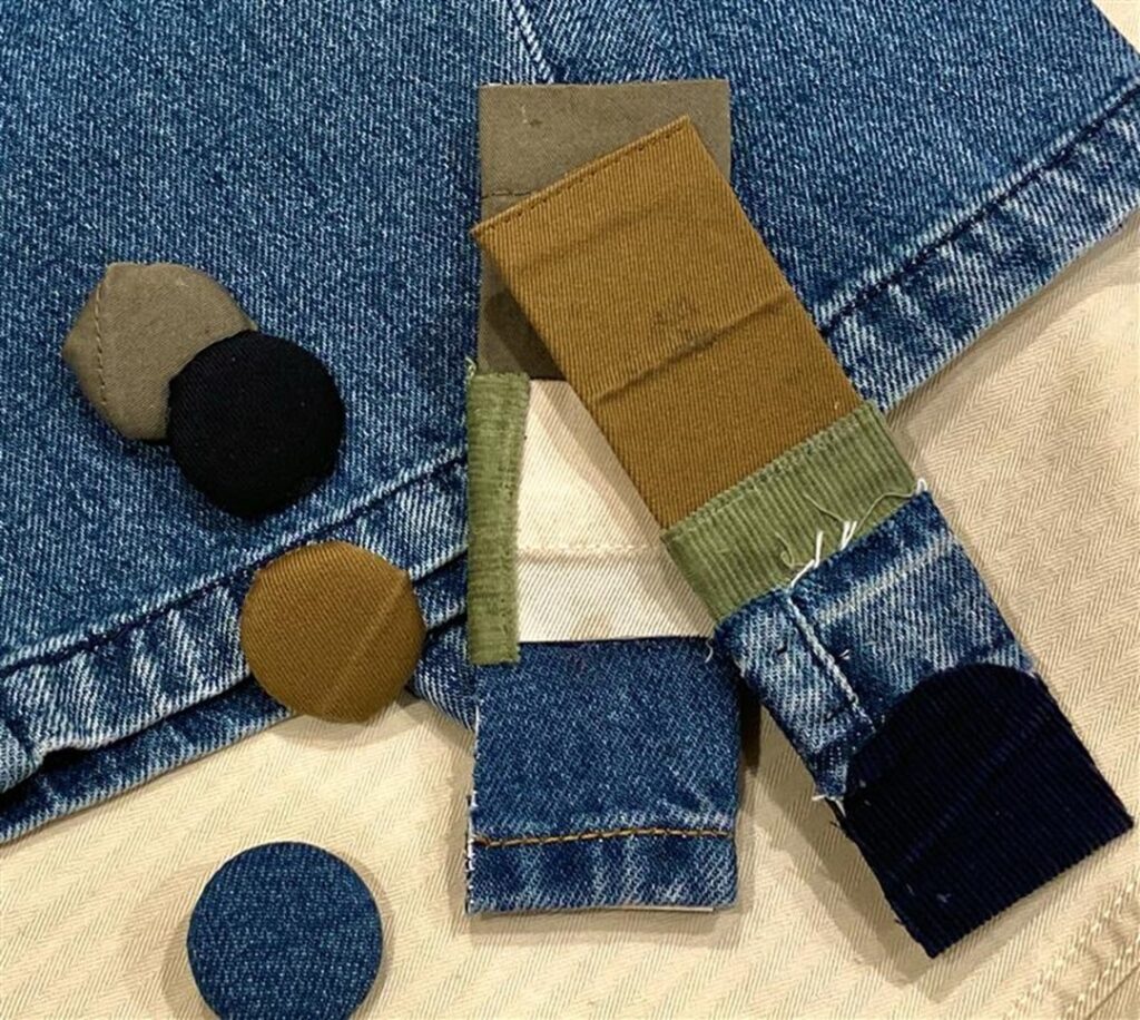 栞とボタンの写真