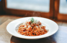 トマトソースのパスタの写真