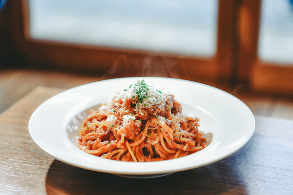 トマトソースのパスタの写真